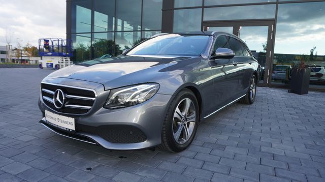 Fahrzeugabbildung Mercedes-Benz E 300 AUTOMATIK+NAVIGATION+SHZ+TEMPOM+XENON E 30