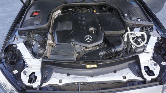 Fahrzeugabbildung Mercedes-Benz E 300 AUTOMATIK+NAVIGATION+SHZ+TEMPOM+XENON E 30