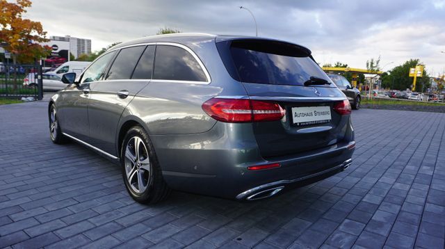 Fahrzeugabbildung Mercedes-Benz E 300 AUTOMATIK+NAVIGATION+SHZ+TEMPOM+XENON E 30