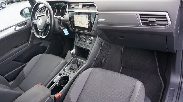 Fahrzeugabbildung Volkswagen Touran AUTOMATIK+NAVI+SHZ+TEMPOMAT Touran Trendl