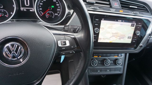 Fahrzeugabbildung Volkswagen Touran AUTOMATIK+NAVI+SHZ+TEMPOMAT Touran Trendl
