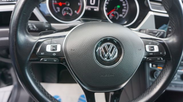 Fahrzeugabbildung Volkswagen Touran AUTOMATIK+NAVI+SHZ+TEMPOMAT Touran Trendl