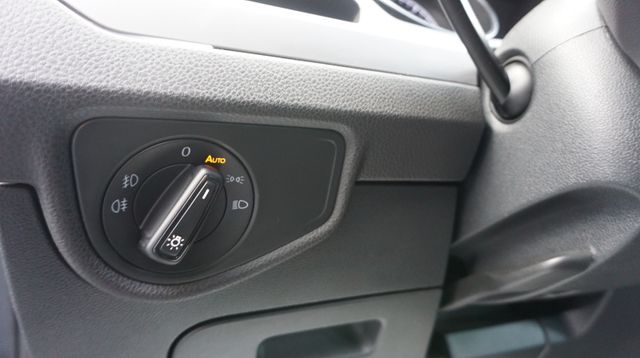 Fahrzeugabbildung Volkswagen Touran AUTOMATIK+NAVI+SHZ+TEMPOMAT Touran Trendl