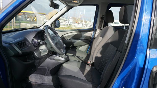 Fahrzeugabbildung Opel Combo NAVIGATION+AHK+EINPARKHILFE Combo D Select