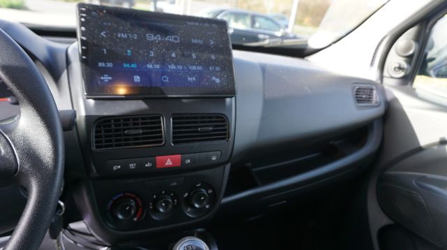 Fahrzeugabbildung Opel Combo NAVIGATION+AHK+EINPARKHILFE Combo D Select