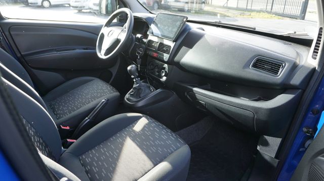 Fahrzeugabbildung Opel Combo NAVIGATION+AHK+EINPARKHILFE Combo D Select