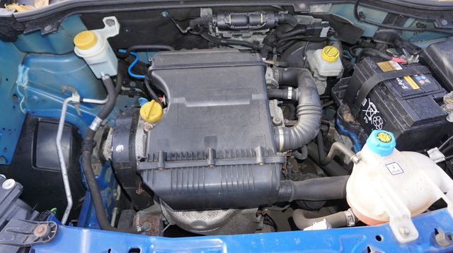 Fahrzeugabbildung Opel Combo NAVIGATION+AHK+EINPARKHILFE Combo D Select