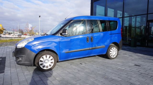 Fahrzeugabbildung Opel Combo NAVIGATION+AHK+EINPARKHILFE Combo D Select