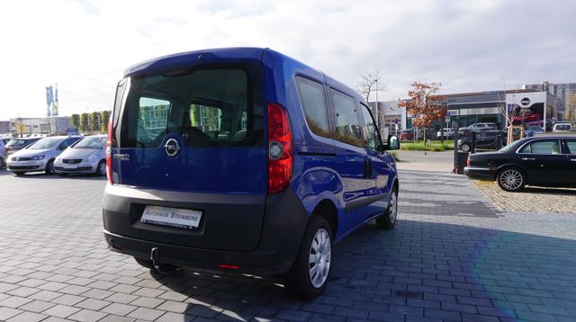Fahrzeugabbildung Opel Combo NAVIGATION+AHK+EINPARKHILFE Combo D Select