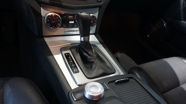 Fahrzeugabbildung Mercedes-Benz C 180 T CGI AUTOMATIK+TEMPOMAT+SHZ+PDC