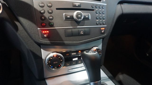 Fahrzeugabbildung Mercedes-Benz C 180 T CGI AUTOMATIK+TEMPOMAT+SHZ+PDC