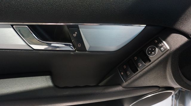 Fahrzeugabbildung Mercedes-Benz C 180 T CGI AUTOMATIK+TEMPOMAT+SHZ+PDC