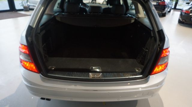 Fahrzeugabbildung Mercedes-Benz C 180 T CGI AUTOMATIK+TEMPOMAT+SHZ+PDC