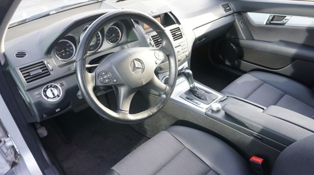 Fahrzeugabbildung Mercedes-Benz C 180 CGI BlueEfficiency AUTOMATIK+SHZ+TEMPOMAT+