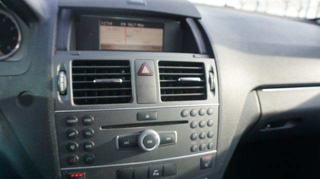 Fahrzeugabbildung Mercedes-Benz C 180 CGI BlueEfficiency AUTOMATIK+SHZ+TEMPOMAT+