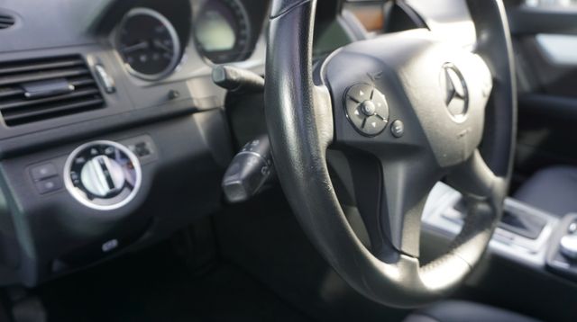 Fahrzeugabbildung Mercedes-Benz C 180 CGI BlueEfficiency AUTOMATIK+SHZ+TEMPOMAT+