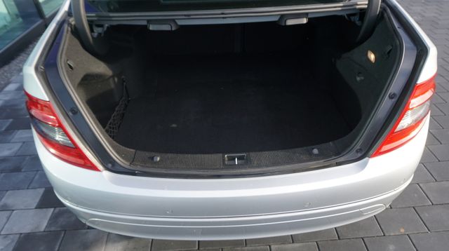 Fahrzeugabbildung Mercedes-Benz C 180 CGI BlueEfficiency AUTOMATIK+SHZ+TEMPOMAT+
