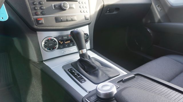 Fahrzeugabbildung Mercedes-Benz C 180 CGI BlueEfficiency AUTOMATIK+SHZ+TEMPOMAT+