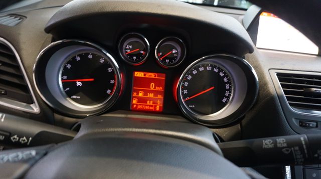 Fahrzeugabbildung Opel Mokka AUTOMATIK+NAVIGATION+SHZ+TEMPOMAT+AHK Edit