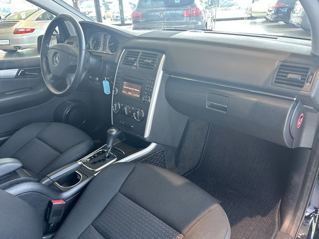 Fahrzeugabbildung Opel Insignia A Sports Tourer TEMPOMAT+AHK+PDC Select