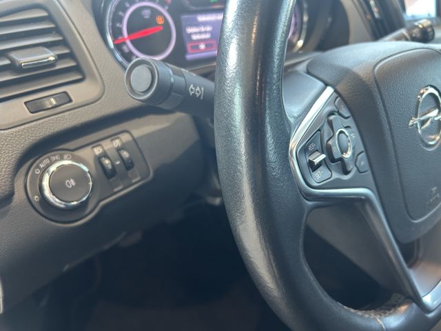 Fahrzeugabbildung Opel Insignia A Sports Tourer TEMPOMAT+AHK+PDC Select