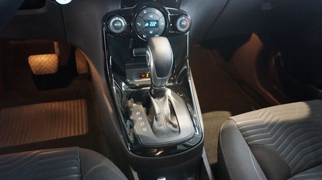 Fahrzeugabbildung Ford Fiesta AUTOMATIK+NAVIGATION+SITZHEIZUNG+PDC Tita