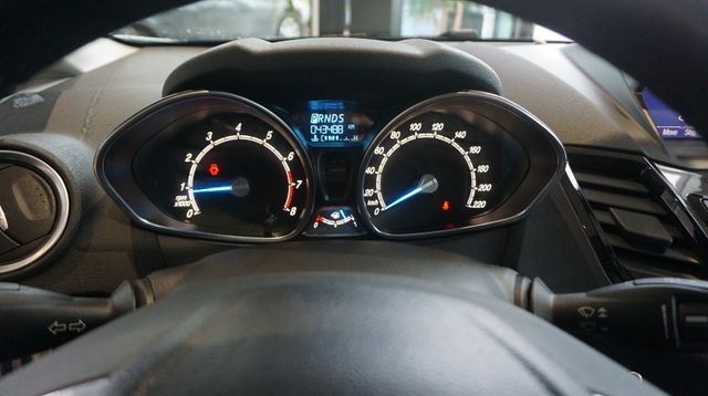 Fahrzeugabbildung Ford Fiesta AUTOMATIK+NAVIGATION+SITZHEIZUNG+PDC Tita