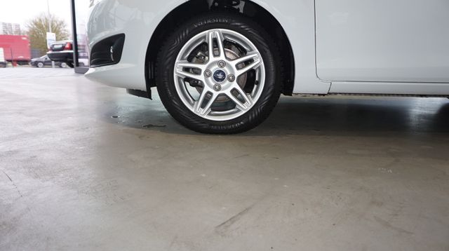 Fahrzeugabbildung Ford Fiesta AUTOMATIK+NAVIGATION+SITZHEIZUNG+PDC Tita