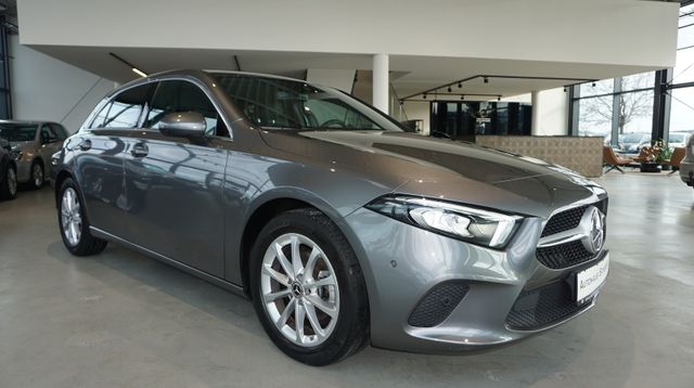 Fahrzeugabbildung Mercedes-Benz A 180 A 180 A A 180 AUTOMATIK+NAVIGATION+SHZ+T