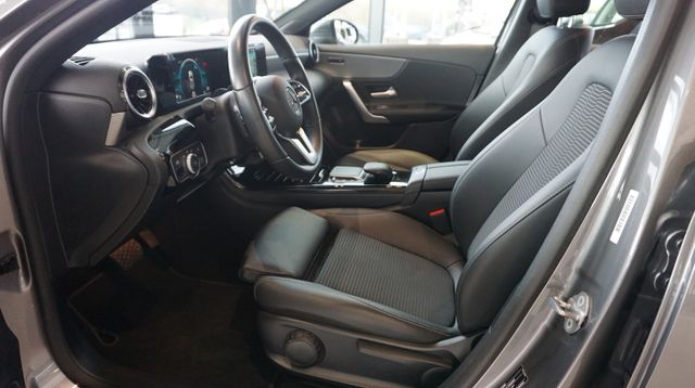 Fahrzeugabbildung Mercedes-Benz A 180 A 180 A A 180 AUTOMATIK+NAVIGATION+SHZ+T
