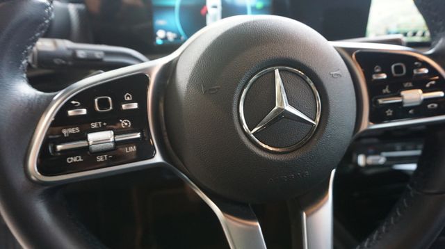 Fahrzeugabbildung Mercedes-Benz A 180 A 180 A A 180 AUTOMATIK+NAVIGATION+SHZ+T