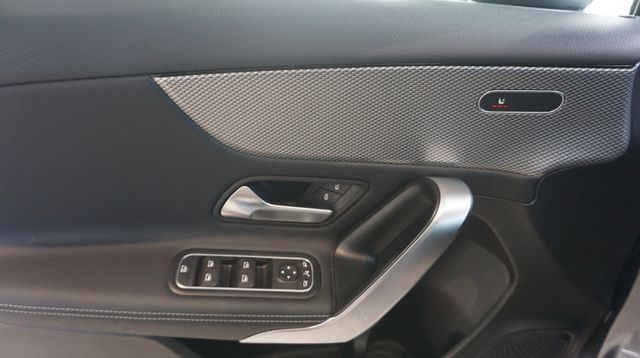 Fahrzeugabbildung Mercedes-Benz A 180 A 180 A A 180 AUTOMATIK+NAVIGATION+SHZ+T