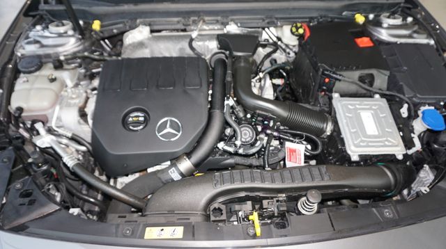 Fahrzeugabbildung Mercedes-Benz A 180 A 180 A A 180 AUTOMATIK+NAVIGATION+SHZ+T