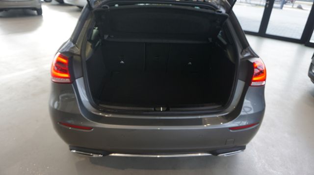 Fahrzeugabbildung Mercedes-Benz A 180 A 180 A A 180 AUTOMATIK+NAVIGATION+SHZ+T