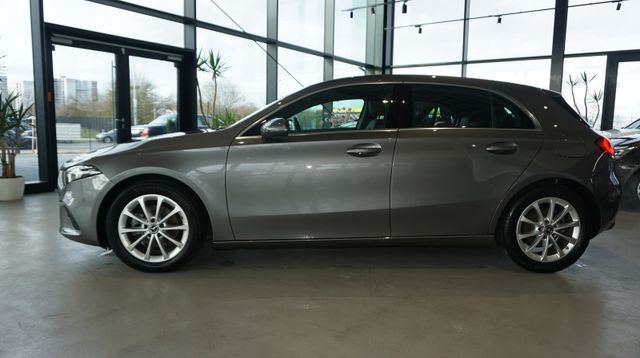 Fahrzeugabbildung Mercedes-Benz A 180 A 180 A A 180 AUTOMATIK+NAVIGATION+SHZ+T