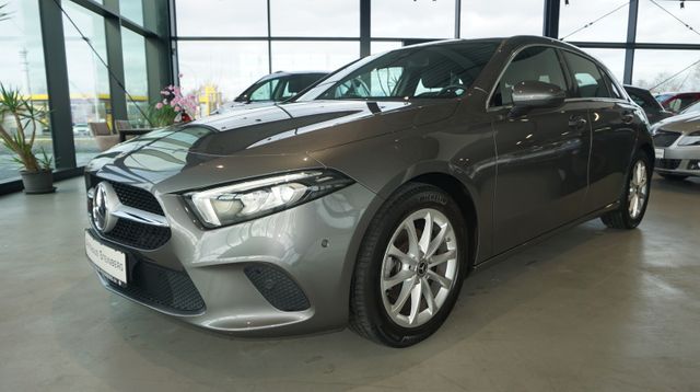 Fahrzeugabbildung Mercedes-Benz A 180 A 180 A A 180 AUTOMATIK+NAVIGATION+SHZ+T