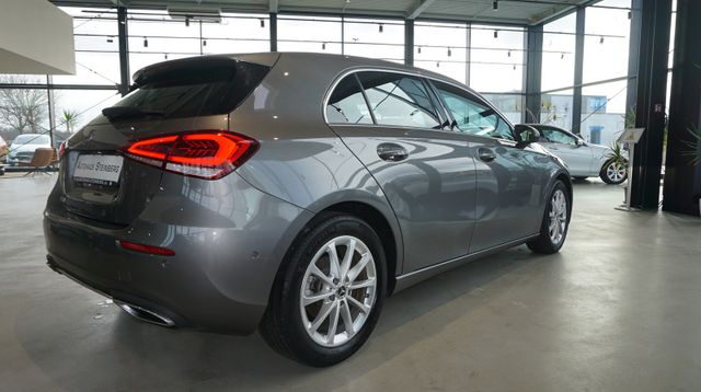 Fahrzeugabbildung Mercedes-Benz A 180 A 180 A A 180 AUTOMATIK+NAVIGATION+SHZ+T