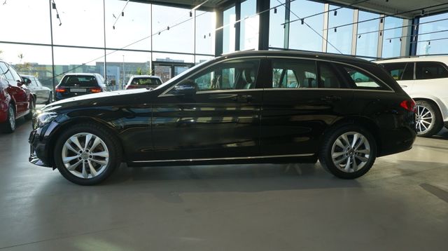 Fahrzeugabbildung Mercedes-Benz C 180 C 180 C T-Modell C 180 T AUTOMATIK+NAVI