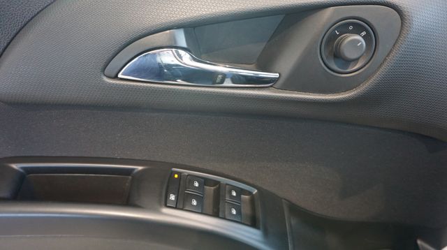 Fahrzeugabbildung Opel Meriva B AUTOMATIK+NAVIGATION+TEMPOMAT+PDC Editi
