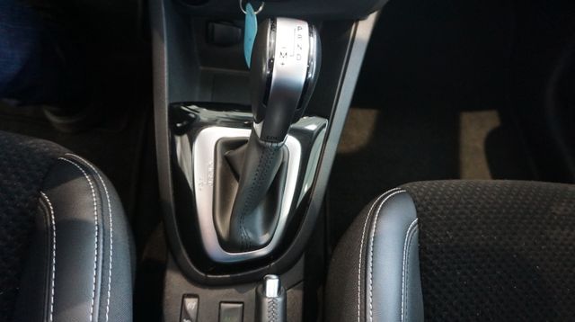 Fahrzeugabbildung Renault Clio AUTOMATIK+NAVIGATION+TEMPOMAT+PDC Intens