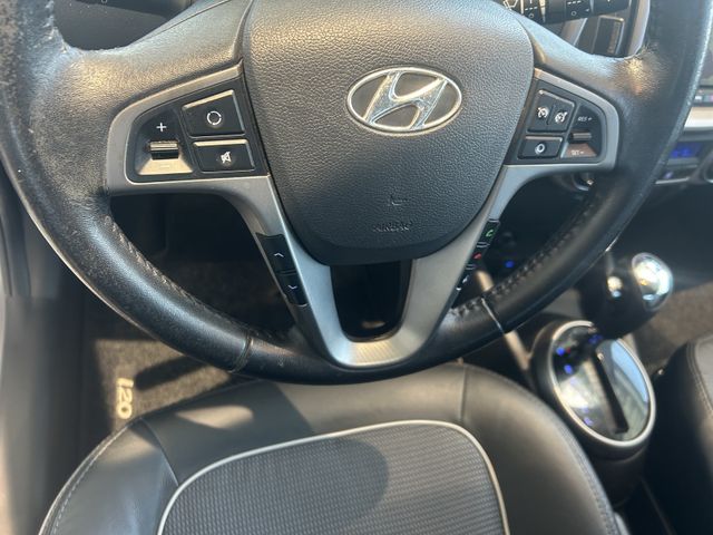 Fahrzeugabbildung Hyundai i20 AUTOMATIK+NAVI+SCHIEBEDACH+AHK i20 Style