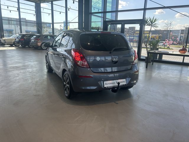 Fahrzeugabbildung Hyundai i20 AUTOMATIK+NAVI+SCHIEBEDACH+AHK i20 Style