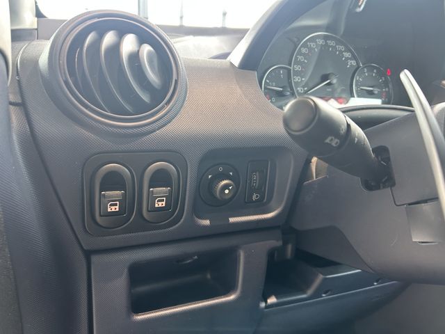 Fahrzeugabbildung Peugeot 1007 AUTOMATIK+EINPARKHILFE+TÜV ASU NEU 1007 Pre