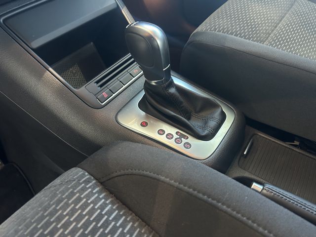Fahrzeugabbildung Volkswagen Golf AUTOMATIK+1 HAND+EINPARKHILFE Golf Plus VI