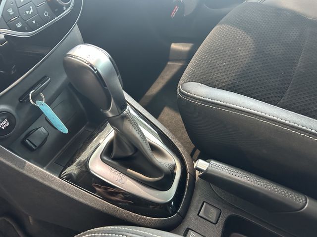 Fahrzeugabbildung Renault Clio AUTOMATIK+NAVIGATION+PDC+TEMPOMAT Clio IV