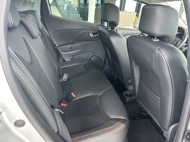 Fahrzeugabbildung Renault Clio AUTOMATIK+NAVIGATION+PDC+TEMPOMAT Clio IV