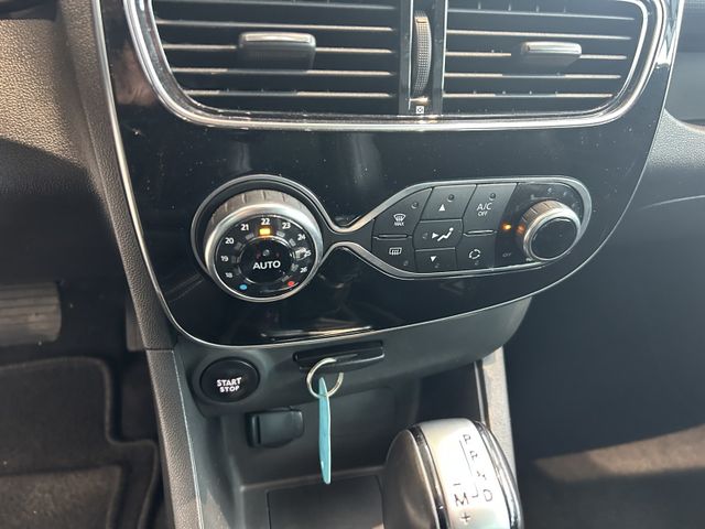 Fahrzeugabbildung Renault Clio AUTOMATIK+NAVIGATION+PDC+TEMPOMAT Clio IV