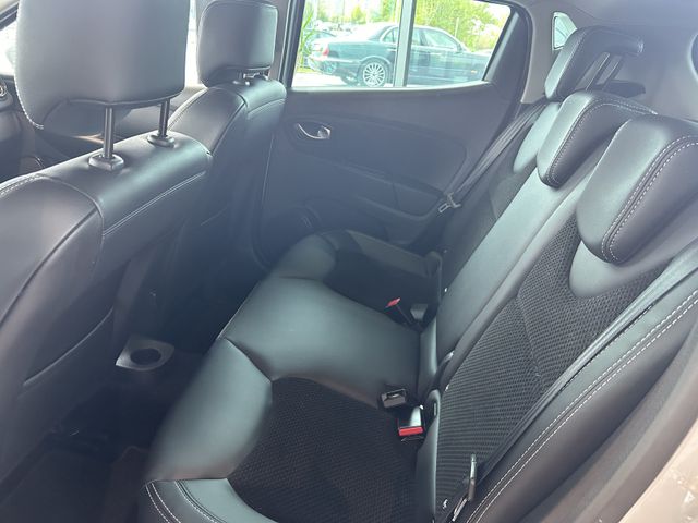 Fahrzeugabbildung Renault Clio AUTOMATIK+NAVIGATION+PDC+TEMPOMAT Clio IV