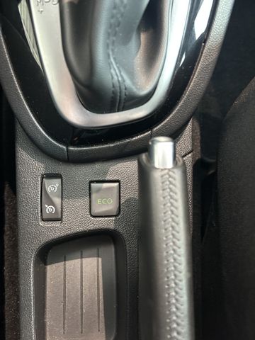 Fahrzeugabbildung Renault Clio AUTOMATIK+NAVIGATION+PDC+TEMPOMAT Clio IV