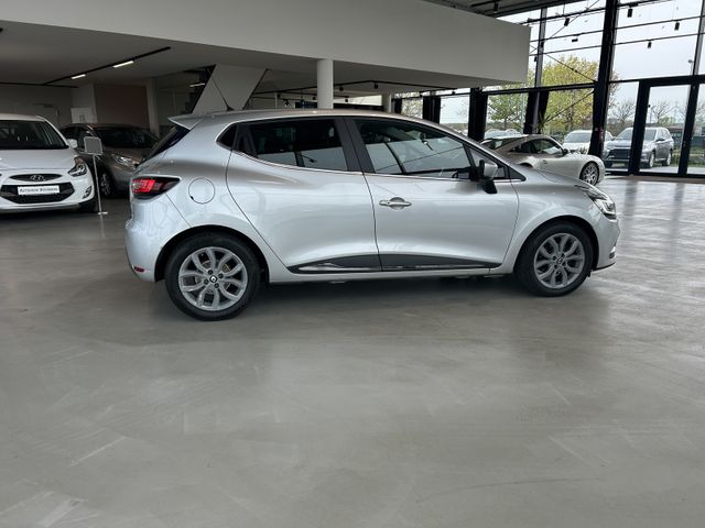 Fahrzeugabbildung Renault Clio AUTOMATIK+NAVIGATION+PDC+TEMPOMAT Clio IV